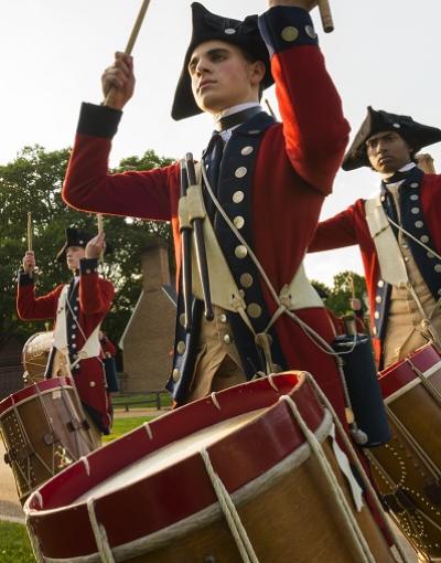 Fifers and drummers in colonial costume perform in front of the Governor's Palace in Williamsburg, Virginia, USA